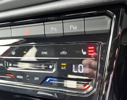 Volkswagen T-Roc R-LINE TSI DSG 47