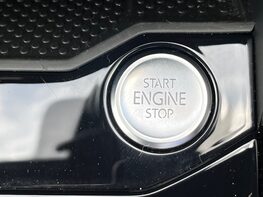 Volkswagen T-Roc R-LINE TSI DSG 49