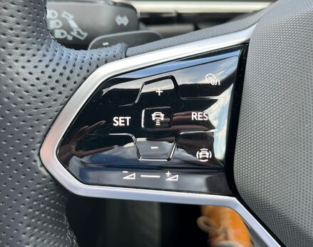Volkswagen T-Roc R-LINE TSI DSG 53