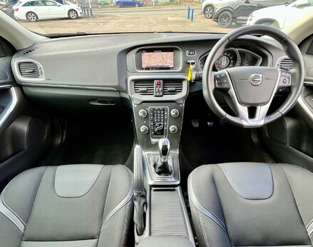Volvo V40 T2 MOMENTUM NAV PLUS 2