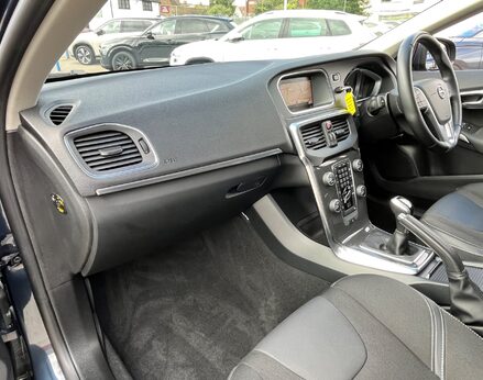 Volvo V40 T2 MOMENTUM NAV PLUS 17