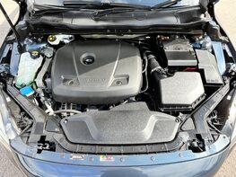 Volvo V40 T2 MOMENTUM NAV PLUS 7