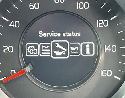 Volvo V40 T2 MOMENTUM NAV PLUS 24