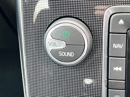 Volvo V40 T2 MOMENTUM NAV PLUS 40