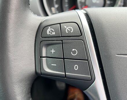Volvo V40 T2 MOMENTUM NAV PLUS 50
