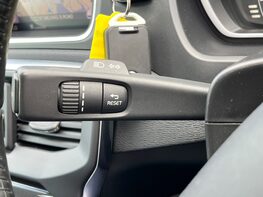 Volvo V40 T2 MOMENTUM NAV PLUS 52