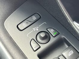 Volvo V40 T2 MOMENTUM NAV PLUS 55