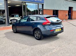 Volvo V40 T2 MOMENTUM NAV PLUS 9