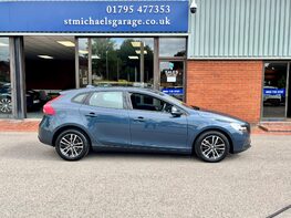 Volvo V40 T2 MOMENTUM NAV PLUS 10