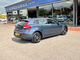 Volvo V40 T2 MOMENTUM NAV PLUS 8