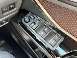 Toyota C-HR EXCEL 62