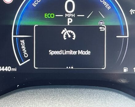 Toyota Yaris Cross ICON 32