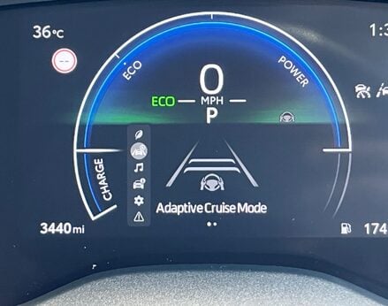 Toyota Yaris Cross ICON 28