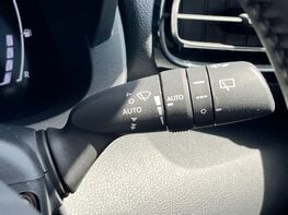 Toyota Yaris Cross ICON 56