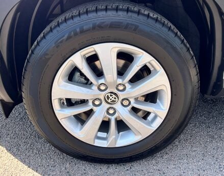 Toyota Yaris Cross ICON 13