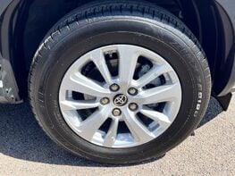 Toyota Yaris Cross ICON 16