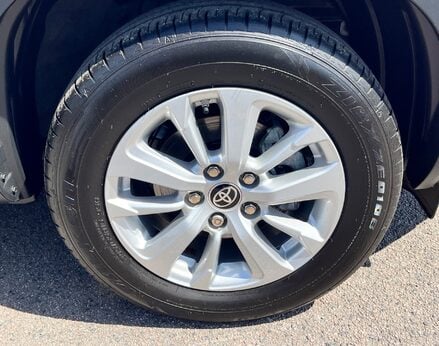 Toyota Yaris Cross ICON 16