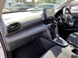 Toyota Yaris Cross ICON 17