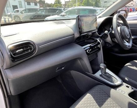 Toyota Yaris Cross ICON 17