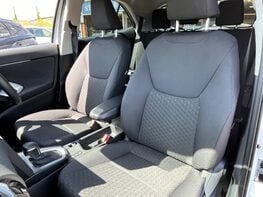 Toyota Yaris Cross ICON 61