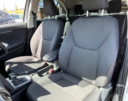 Toyota Yaris Cross ICON 61