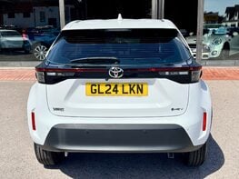 Toyota Yaris Cross ICON 6