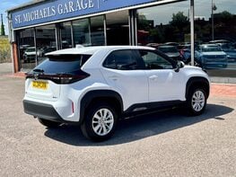 Toyota Yaris Cross ICON 8