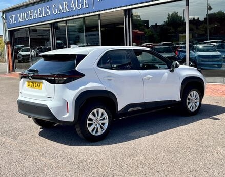 Toyota Yaris Cross ICON 8