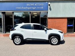 Toyota Yaris Cross ICON 10