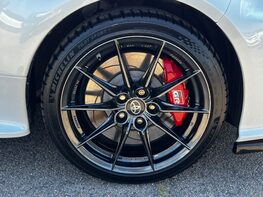 Toyota Yaris GR-Y CIRCUIT 17