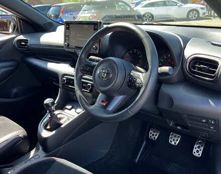 Toyota Yaris GR-Y CIRCUIT 19