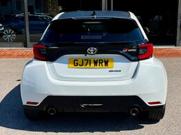 Toyota Yaris GR-Y CIRCUIT 6