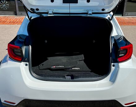 Toyota Yaris GR-Y CIRCUIT 64