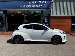 Toyota Yaris GR-Y CIRCUIT 10