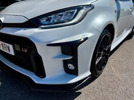 Toyota Yaris GR-Y CIRCUIT 12