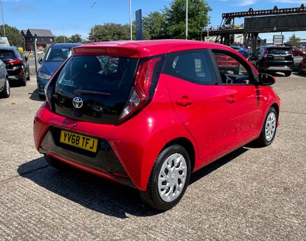 Toyota Aygo VVT-I X-PLAY 8