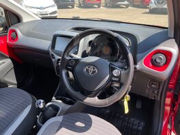 Toyota Aygo VVT-I X-PLAY 17
