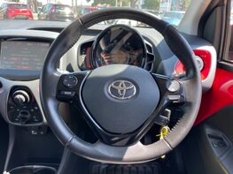 Toyota Aygo VVT-I X-PLAY 19