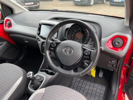 Toyota Aygo VVT-I X-PLAY 17