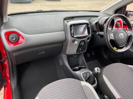 Toyota Aygo VVT-I X-PLAY 23