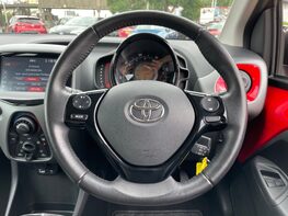 Toyota Aygo VVT-I X-PLAY 19