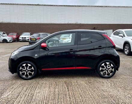 Toyota Aygo VVT-I X-TREND X-SHIFT TSS 11