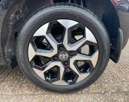 Toyota Aygo VVT-I X-TREND X-SHIFT TSS 13