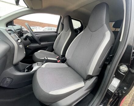 Toyota Aygo VVT-I X-TREND X-SHIFT TSS 47