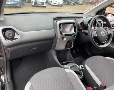 Toyota Aygo VVT-I X-TREND X-SHIFT TSS 23