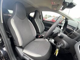 Toyota Aygo VVT-I X-TREND X-SHIFT TSS 46