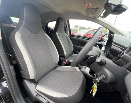 Toyota Aygo VVT-I X-TREND X-SHIFT TSS 46