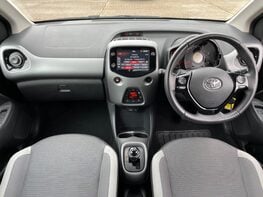 Toyota Aygo VVT-I X-TREND X-SHIFT TSS 2