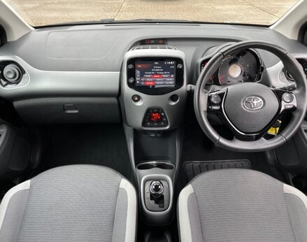 Toyota Aygo VVT-I X-TREND X-SHIFT TSS 2