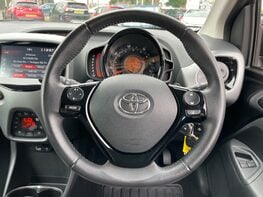 Toyota Aygo VVT-I X-TREND X-SHIFT TSS 19